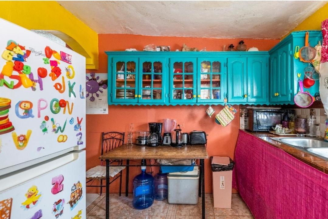 Colorful Private Room Oasis Montego Bay Exteriör bild