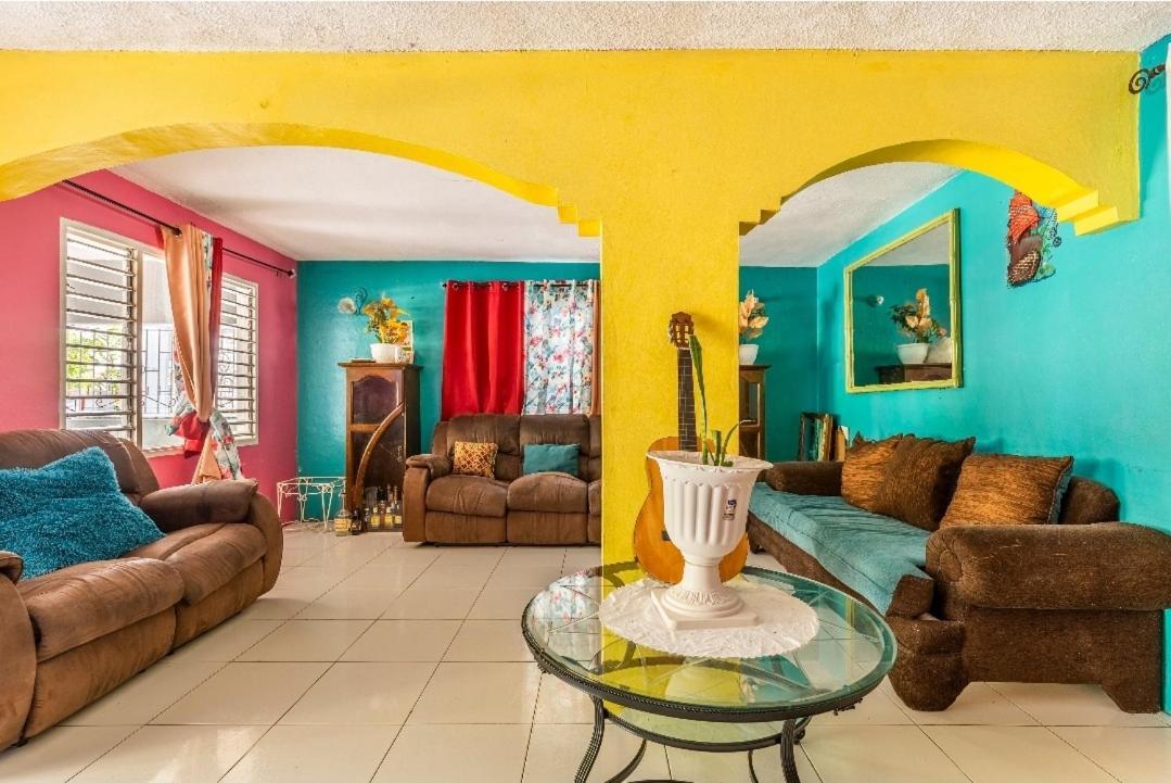 Colorful Private Room Oasis Montego Bay Exteriör bild
