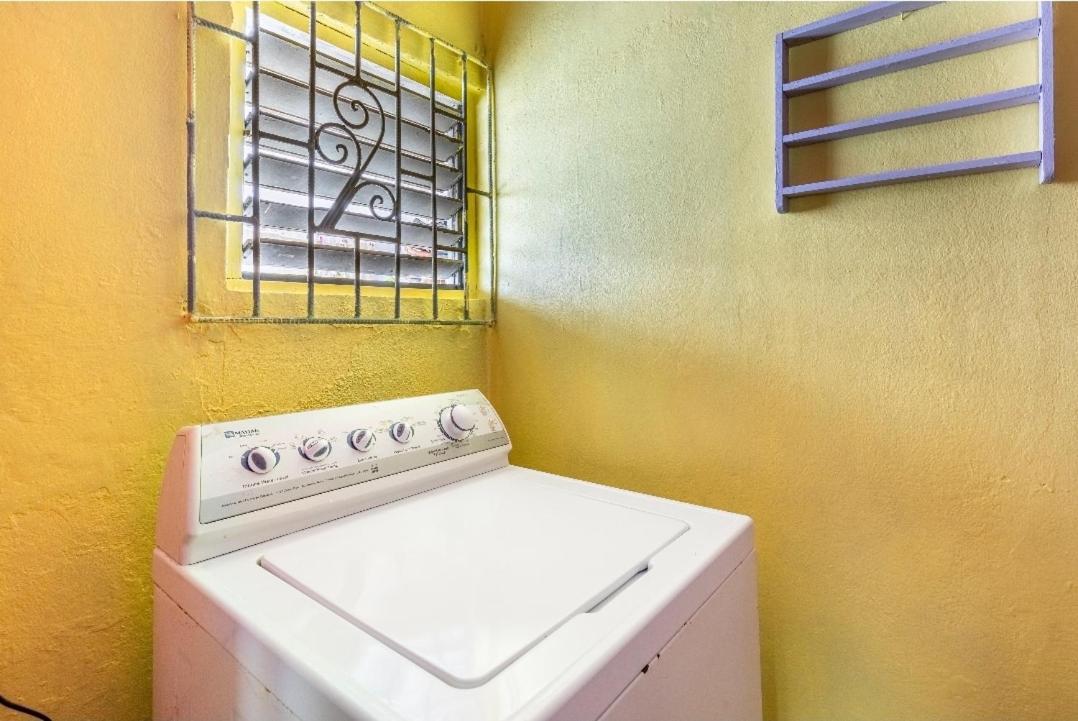 Colorful Private Room Oasis Montego Bay Exteriör bild